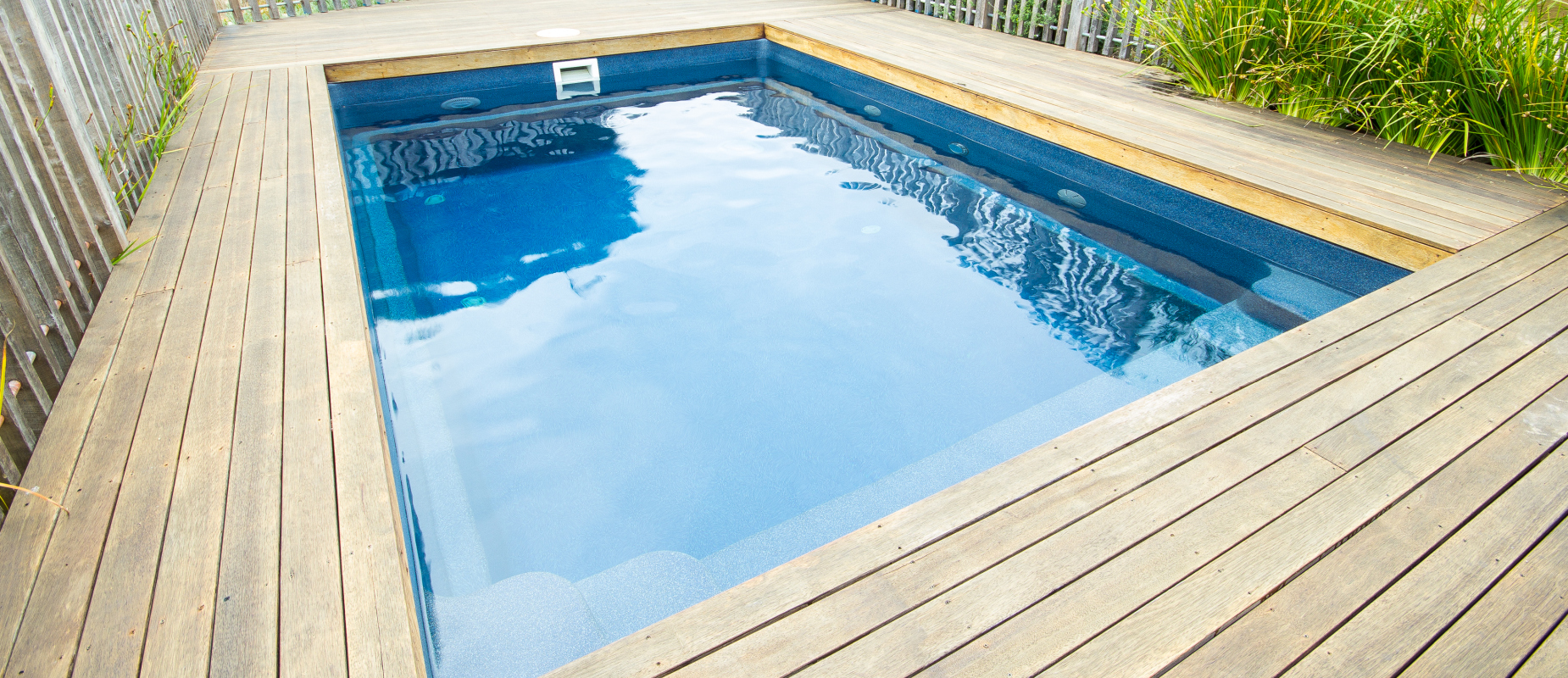 Compass-Pools-Australia_Plunge-Courtyard_Pool-with-timber-decking