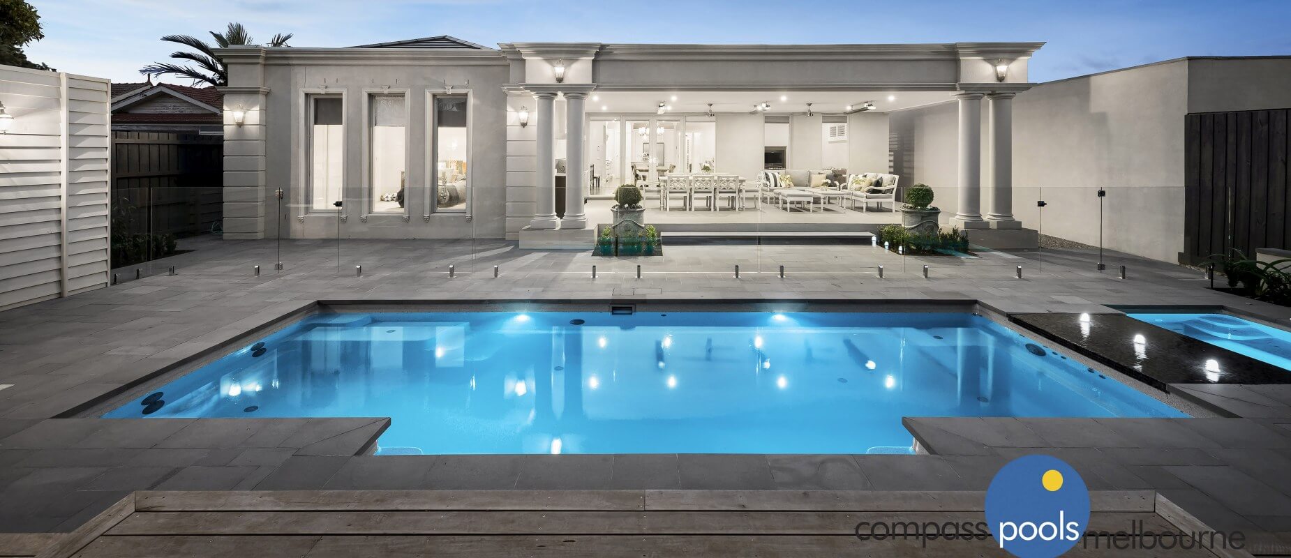005-Compass-Pools-Australia_Smart-pool-with-self-cleaning-system-Vogue-pool-and-spa-combination-with-spa-jets-and-pool-lights