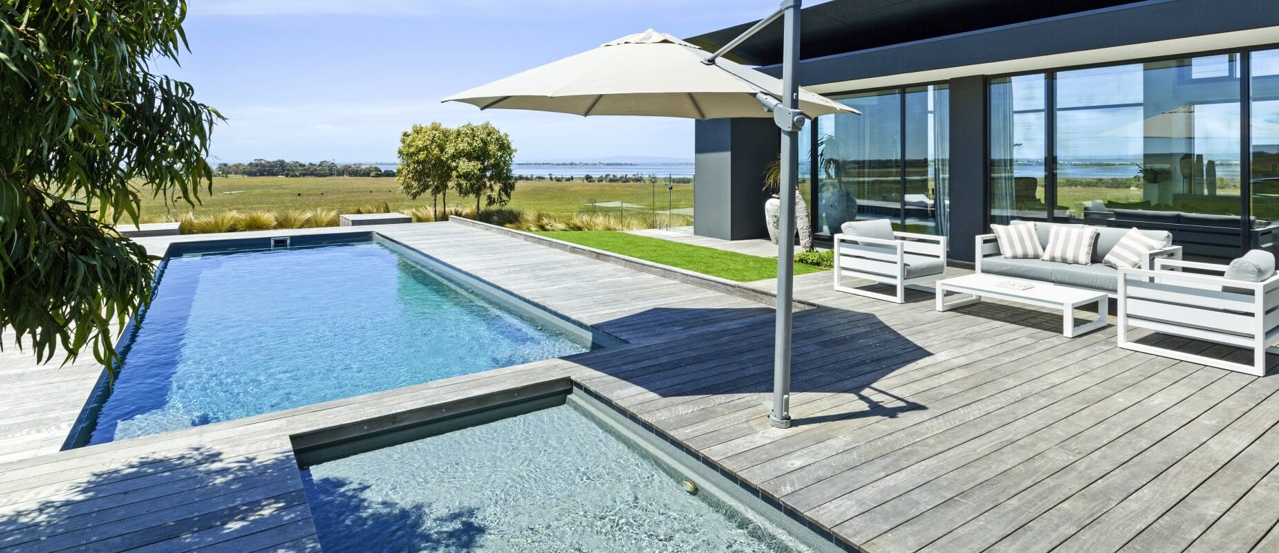 Compass-Pools-Australia_X-Trainer-fibreglass-pool-and-spa-combo-in-Swan-Bay-Victoria