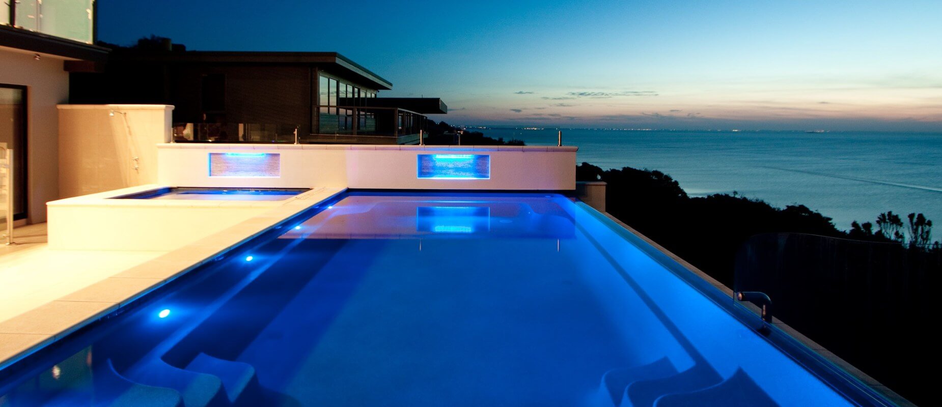 Compass-Pools-Australia_X-Trainer-infinity-pool-with-a-spa-and-pool-lights-on